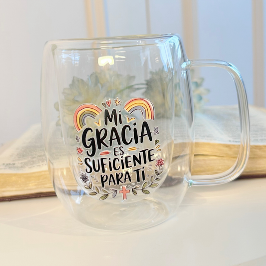 Taza cristiana de 350ml con mensaje “Mi gracia es suficiente para ti”. Vidrio doble pared + caja rosada o negra. Regalo de fe y aliento.